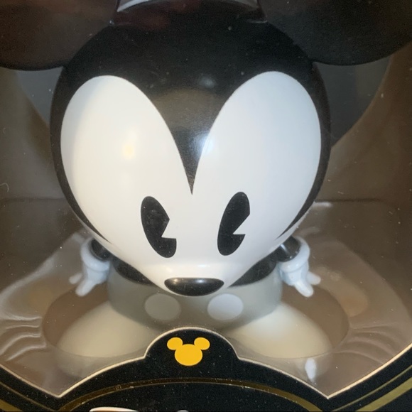 Disney SHORTS Mickey Mouse Limited Edition Vinyl Figurine - NIB - Picture 3 of 9